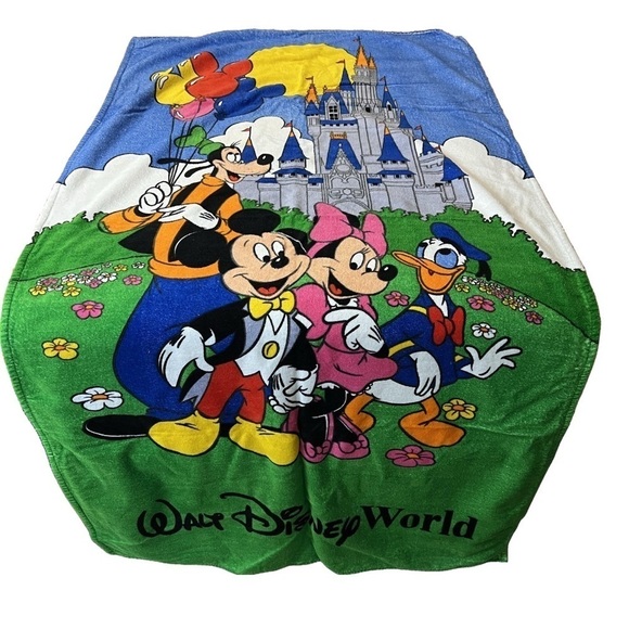 Vintage 90s Disney World Magic Kingdom Parks Beach Pool Towel - Picture 1 of 4